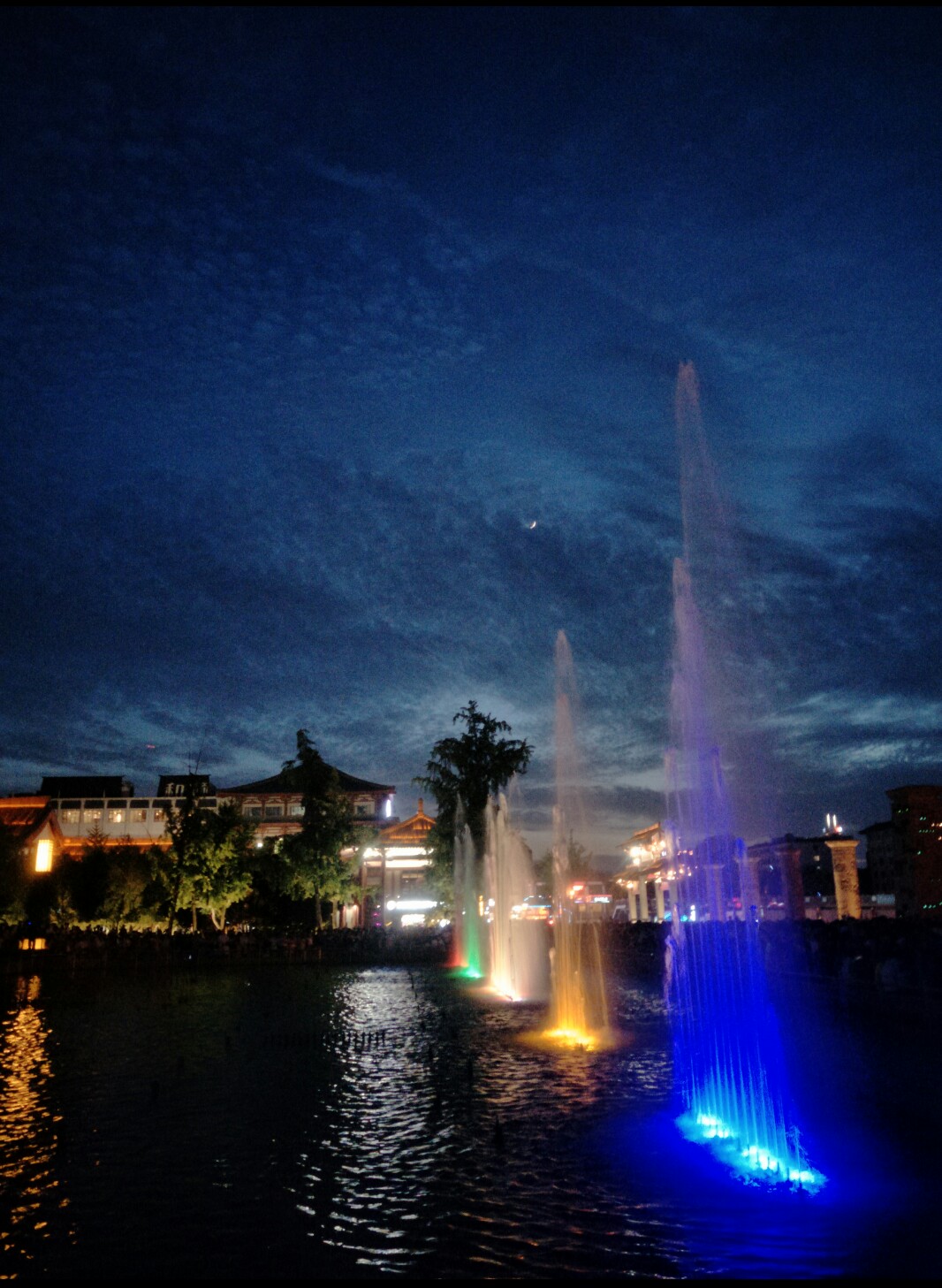 夜月,泉乐
